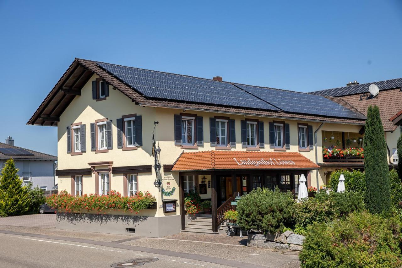 Landgasthof & Brauerei Loewen Sasbach Sasbach  Экстерьер фото
